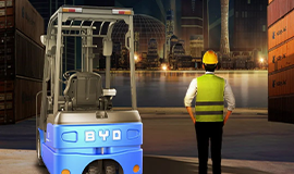 他鄉縱有月當空，不及家鄉一盞燈