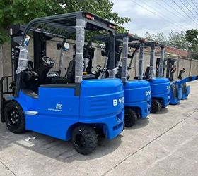 聚力低碳 精誠合作|比亞迪叉車(chē)攜手中來(lái)股份“追光逐夢(mèng)”